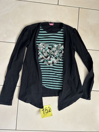 Pull rayé turquoise et cardigan noir, 152