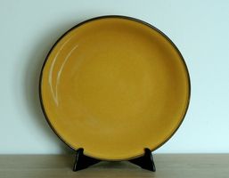 Saladier Rössler, porcelaine jaune moutarde, années 1960-70