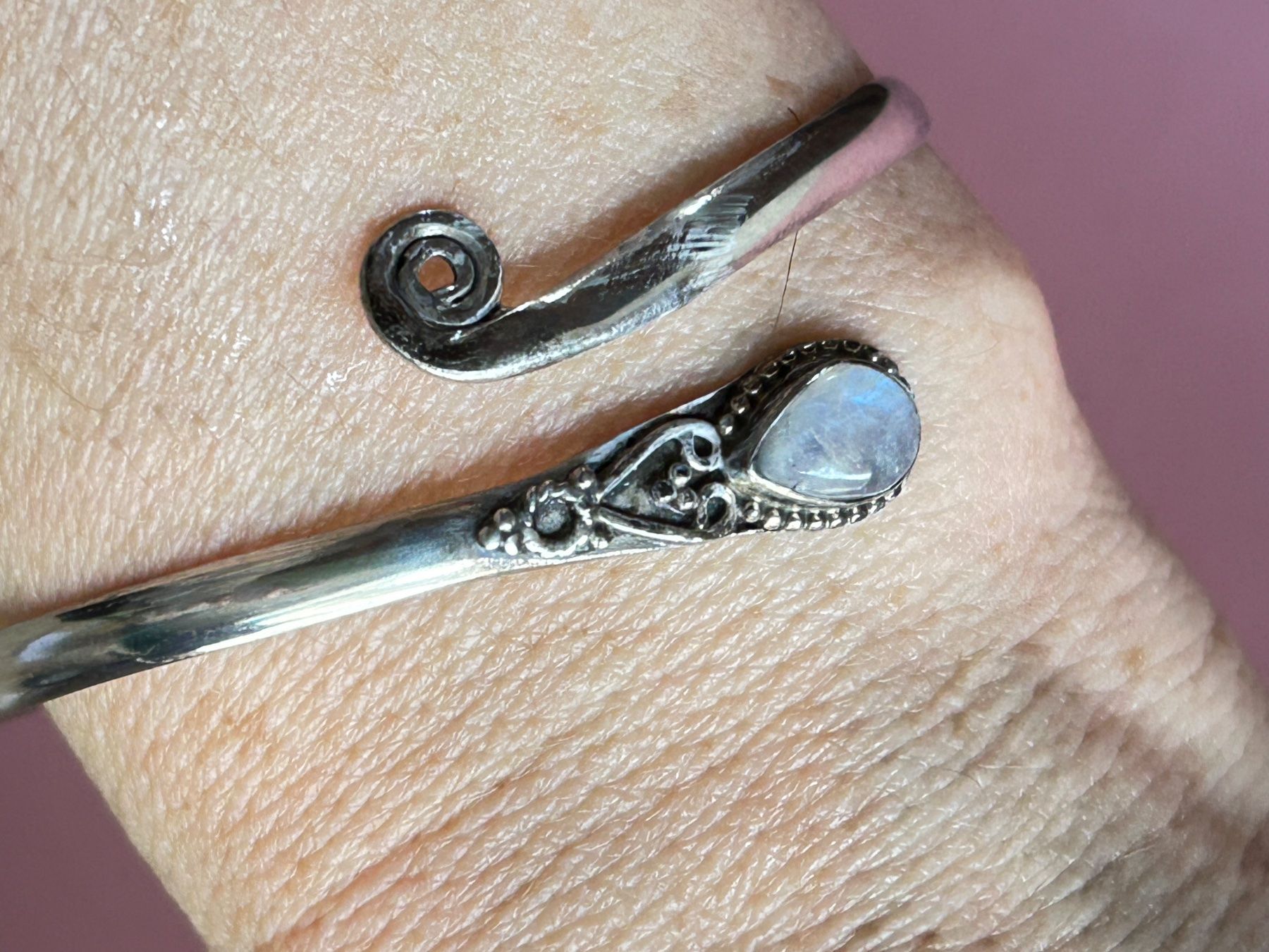 Bracciali & Braccialetti: Silber Armreif mit Mondstein, elegant & modern Grösse S/M – Usato da Dittingen venduto da Bijoubelle 1