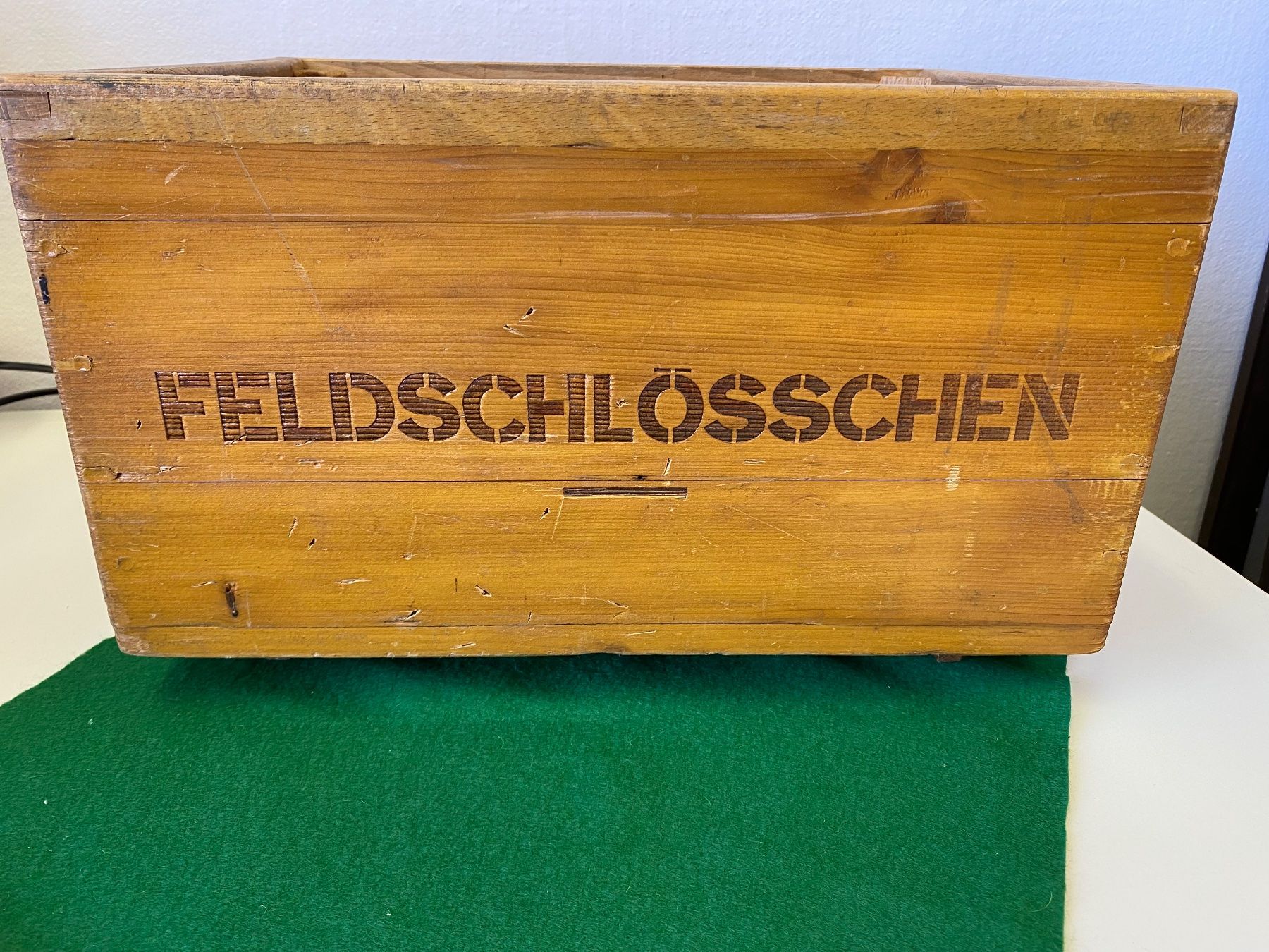 Wein- & Bierkisten: Antike Feldschlösschen Bierkiste/Holz – Gebraucht aus Utzigen von Lasagne99 4