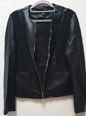 Schwarze Kunstlederjacke