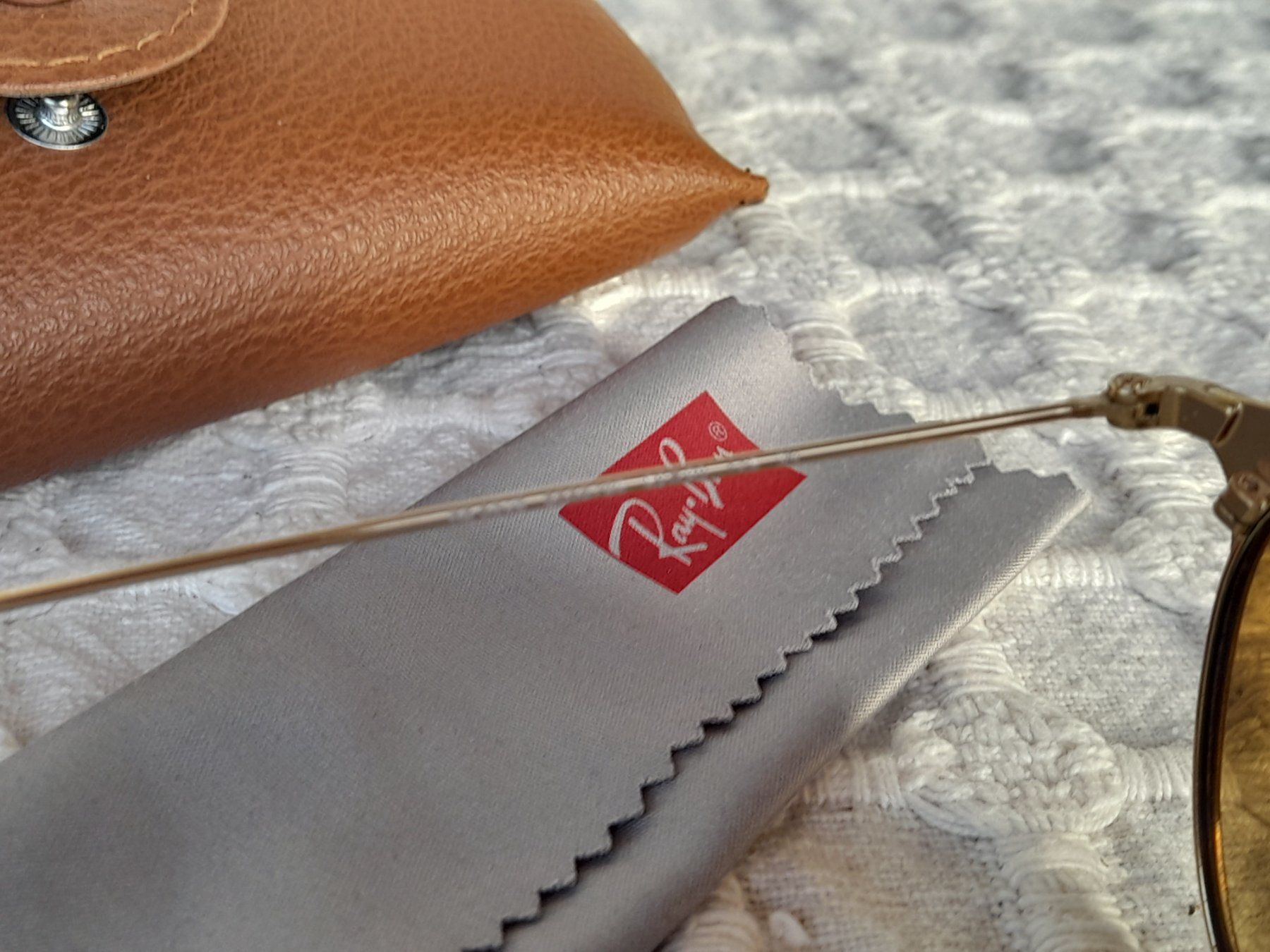 Ray-Ban Occhiali & Lenti: Ray-Ban Sonnenbrille mit Etui – Usato da Thun venduto da Treff.....e 4