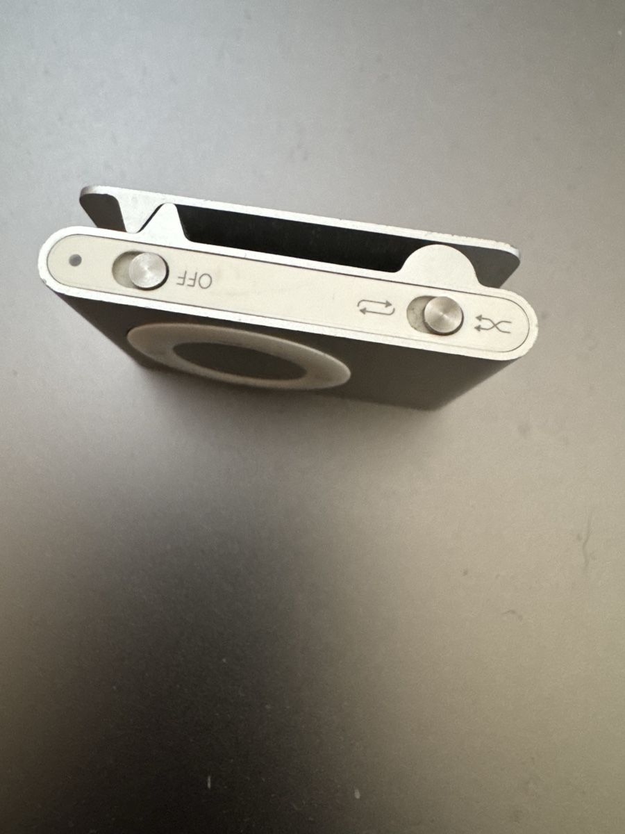 Apple Lecteur media portable: iPod Shuffle – Défectueux à Biel/Bienne par Baol1 2