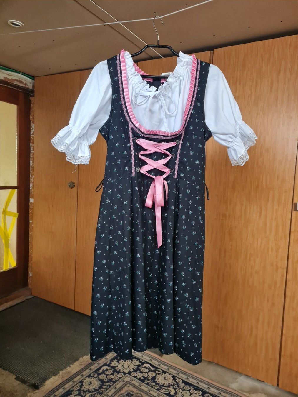 Kleider: Dirndl Set , Grösse S – Gebraucht aus Coeuve von Nelly2 1