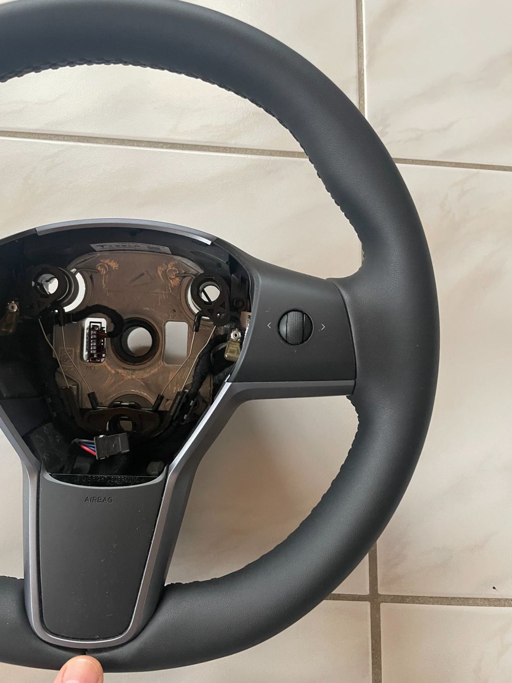Tesla Tutti pezzi di ricambio auto: NEU Leder lenkrad TESLA 3 / Y – Nuovo (secondo la descrizione) da Auw venduto da Neo_z2rq 2