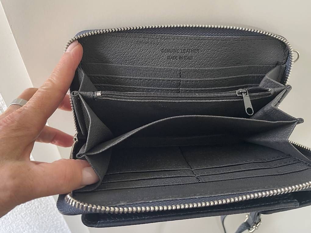 Borse da donna: Ledertasche klein in dunkelblau neuwertig – Usato da Auslikon venduto da fundance 1
