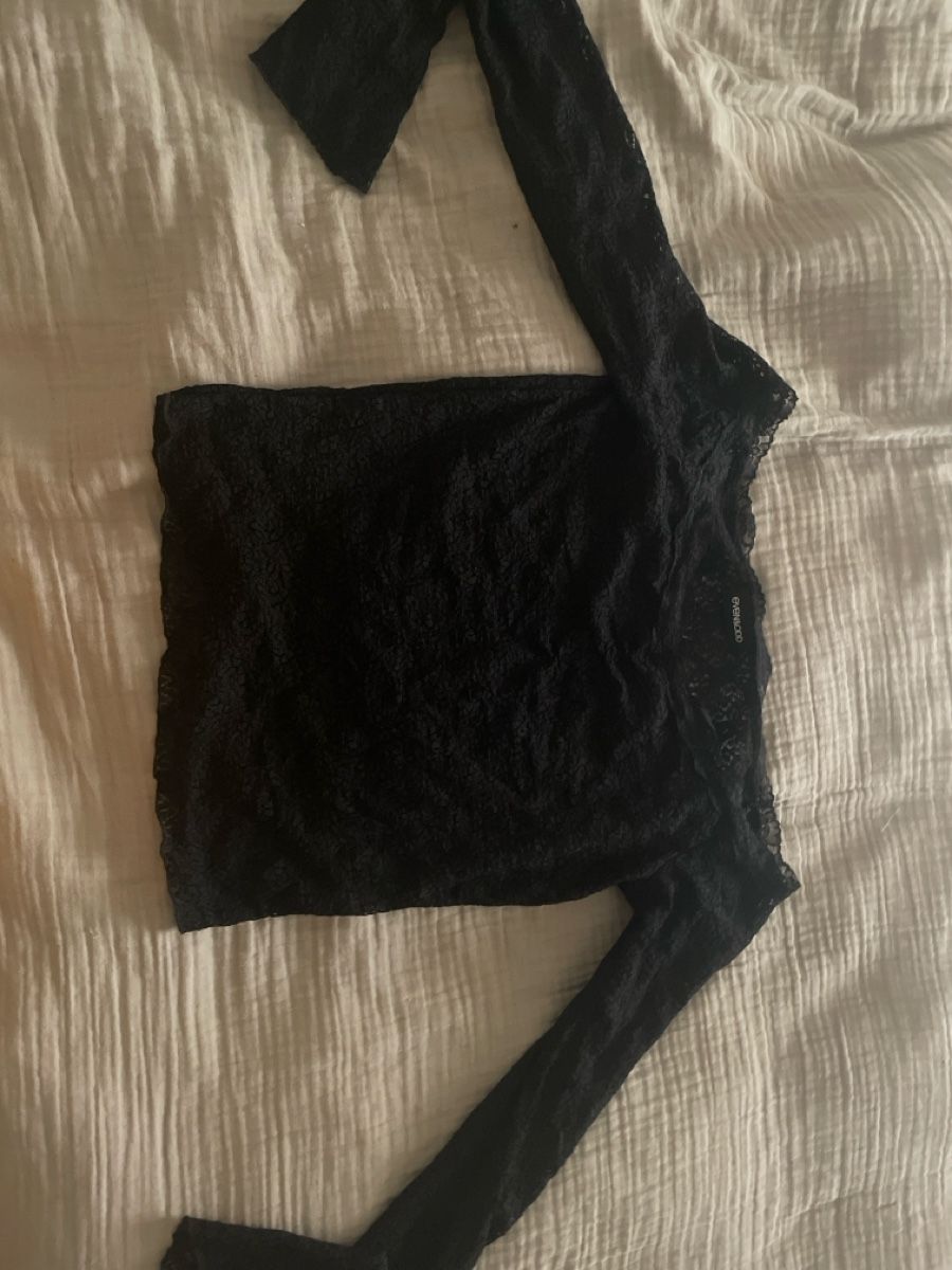 Top: Haut en dentelle noir – Usato da Genève venduto da lea_b6vp