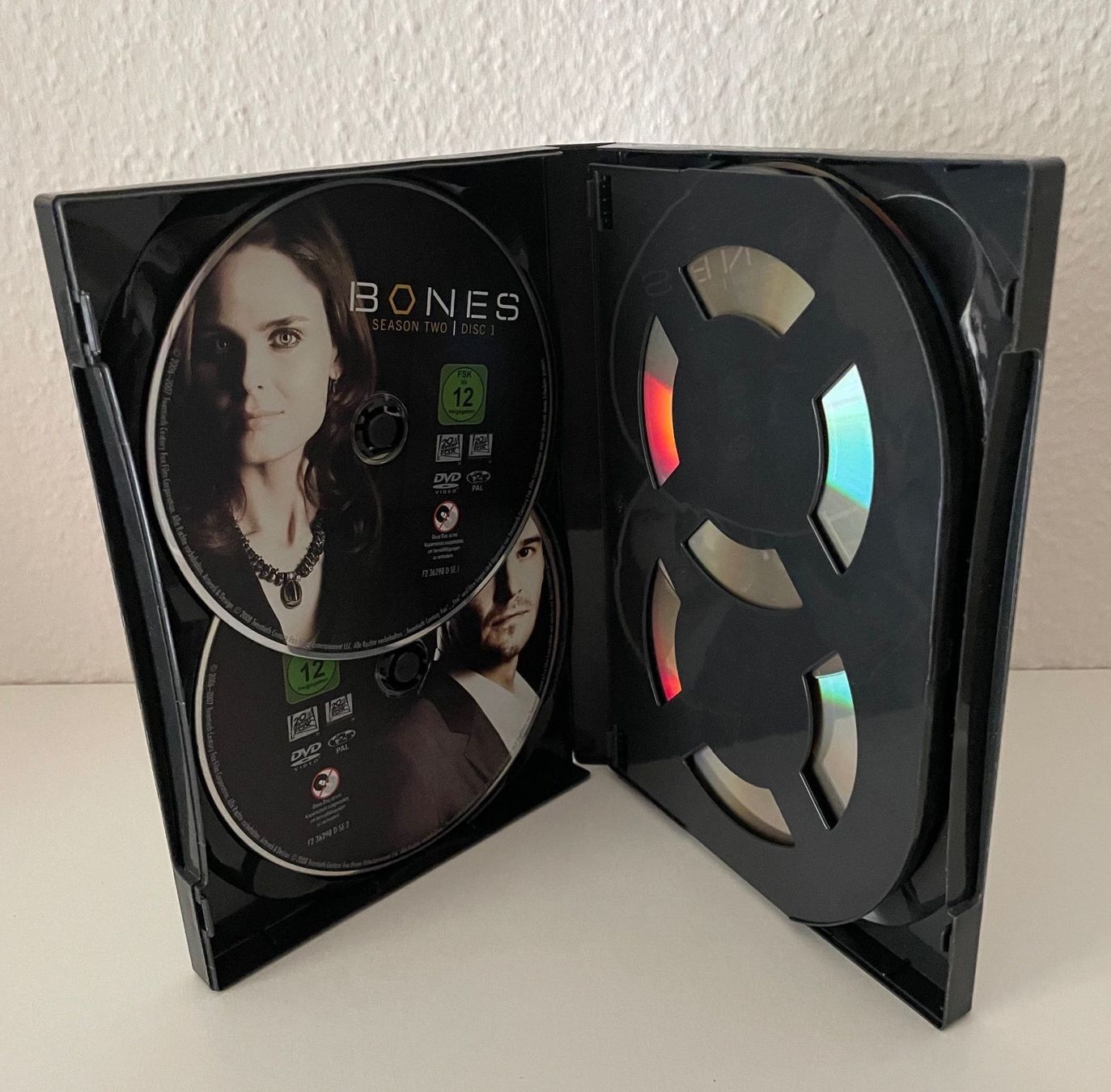 Alle DVDs: Bones - Season 2 – Neu (gemäss Beschreibung) aus Riehen von M.S.DVD 6