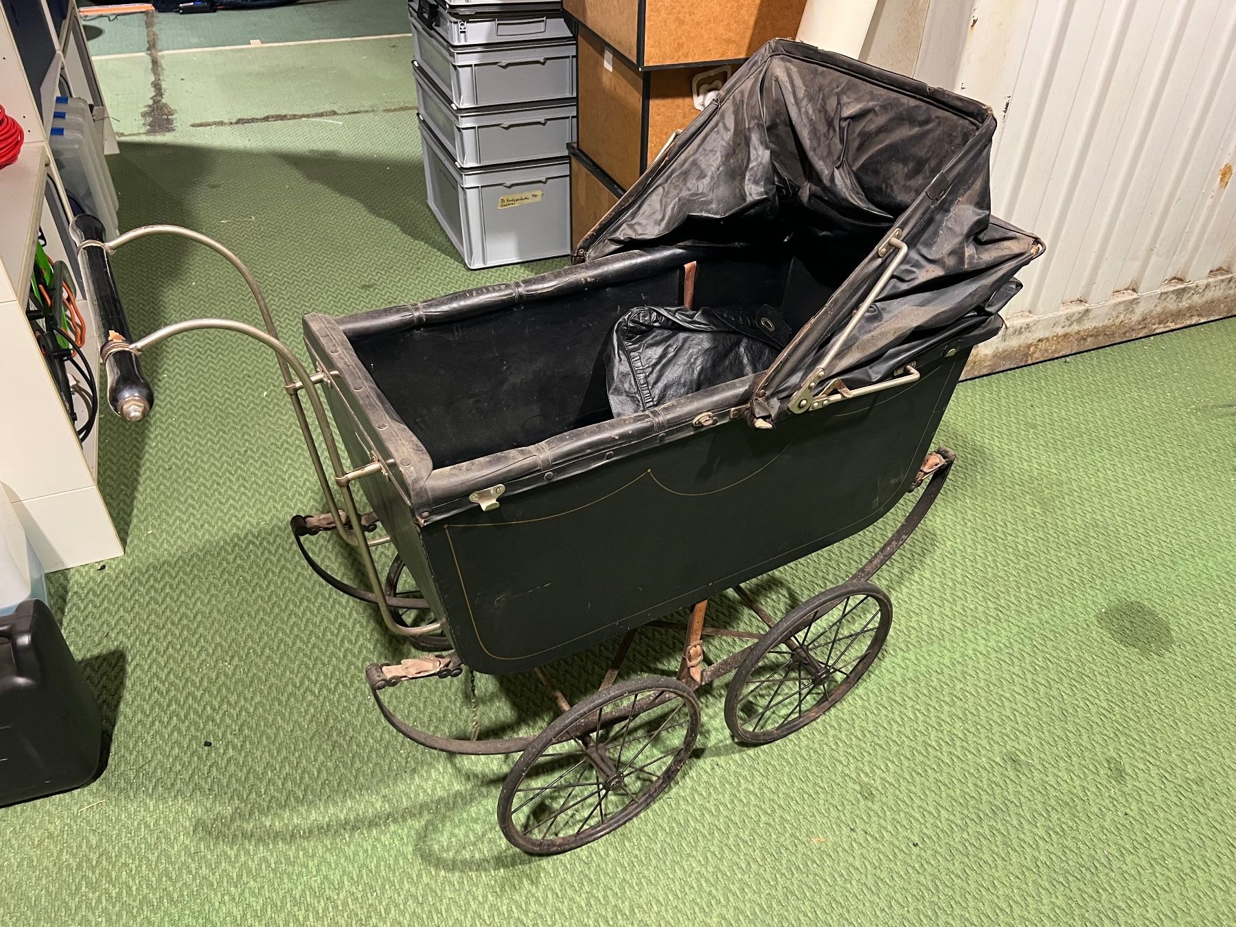 Poussette: Antiker Kinderwagen (Naether) – D'occasion à Büren an der Aare par tpe_h9vq