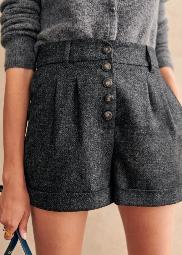Sezane Pantaloni: Sézane Shorts Wallace grau anthrazit Gr. 36 – Nuovo (secondo la descrizione) da Zürich venduto da giuliak