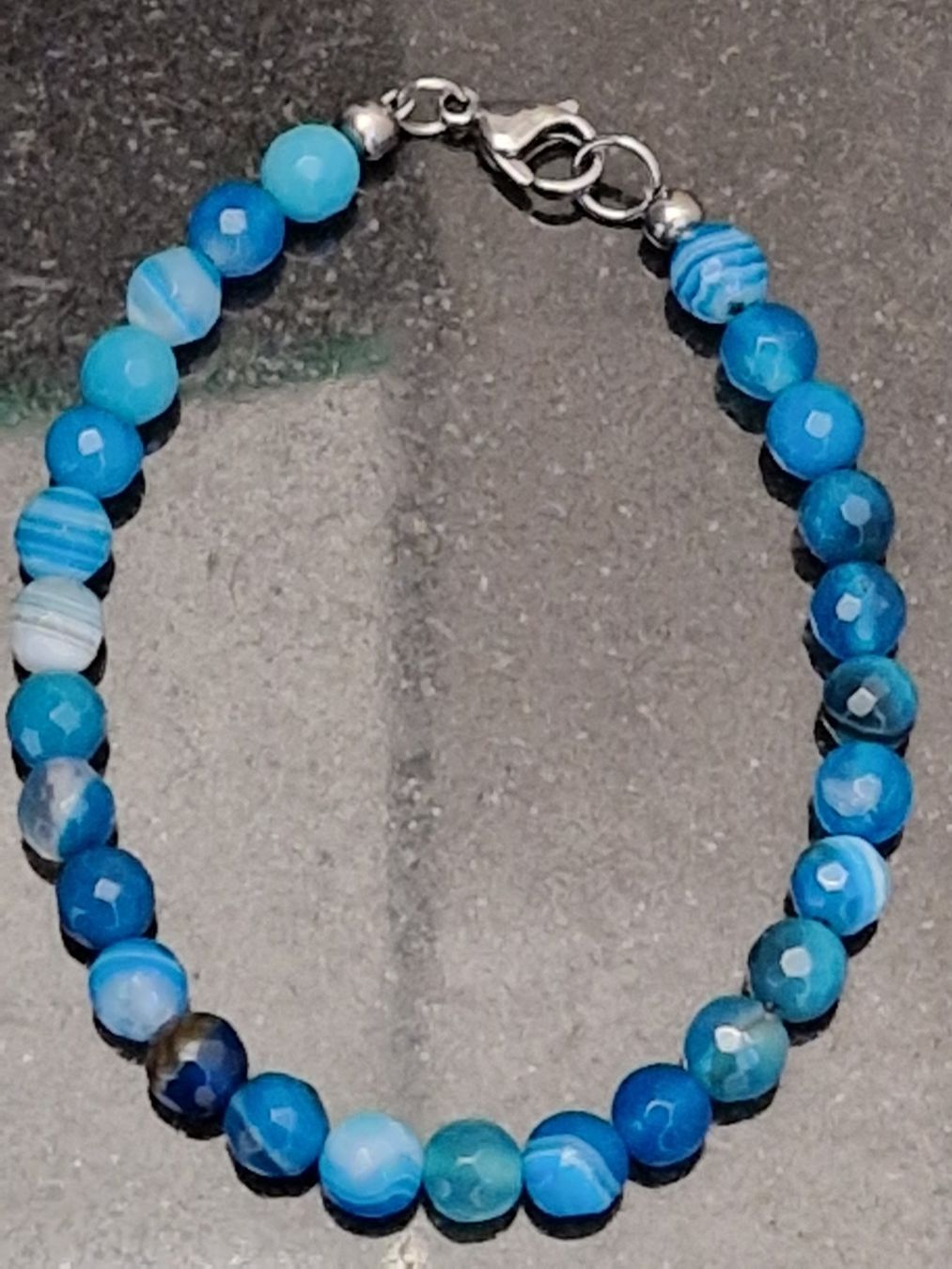 Bracciali & Braccialetti: Armband mit blauen Glassteine – Usato da Rothenburg venduto da pau_2vnd 1