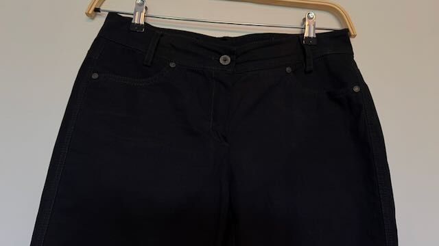 Jeans: Schwarze Jeans Gr. 37 – Gebraucht aus Winterthur von ing_pd8f 5