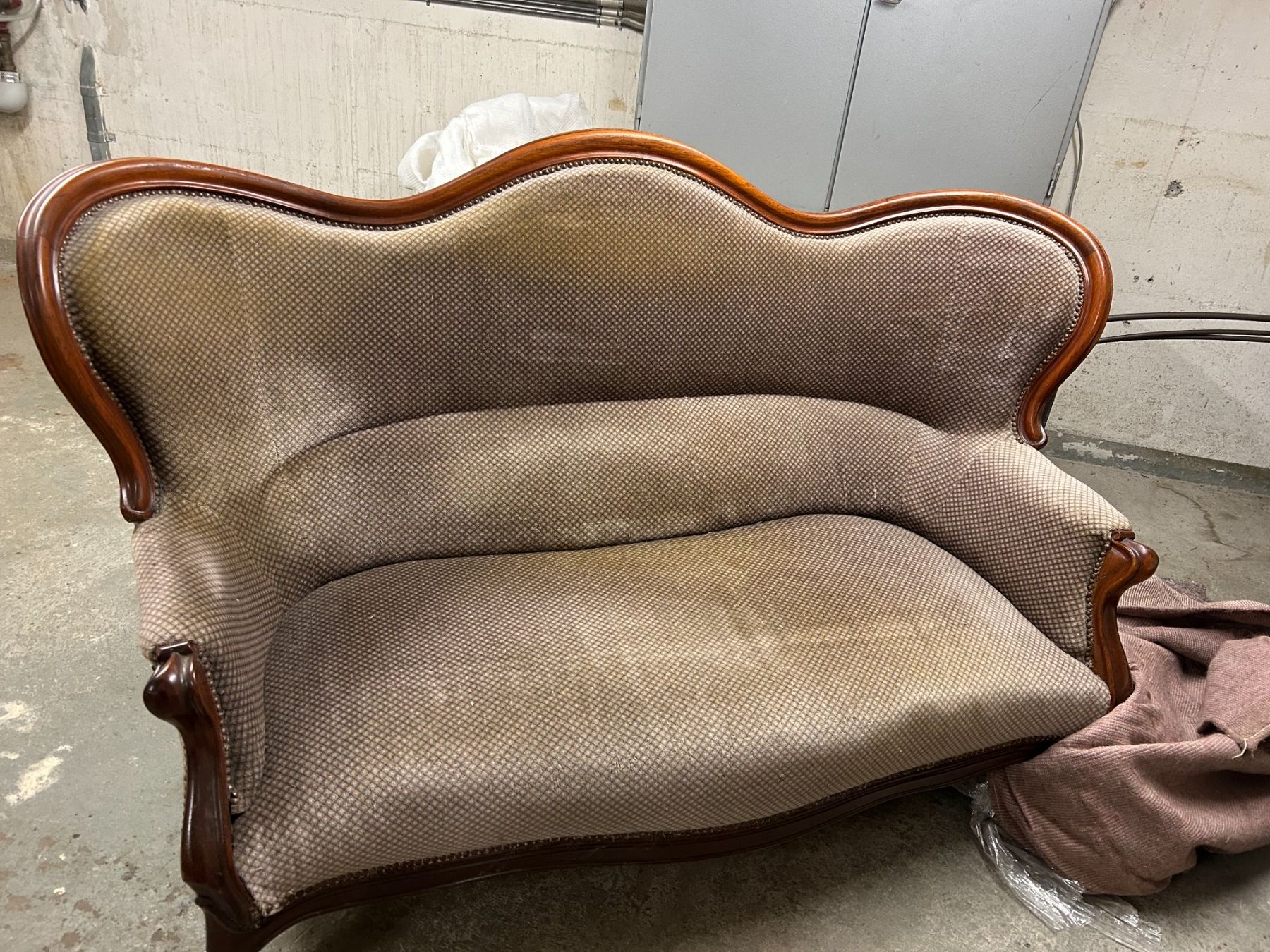 Divani: Altes Sofa mit zwei Stühle – Usato da Würenlingen venduto da 12345678