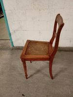 Antiker Holzstuhl mit schönem Dekor - Vintage Look!