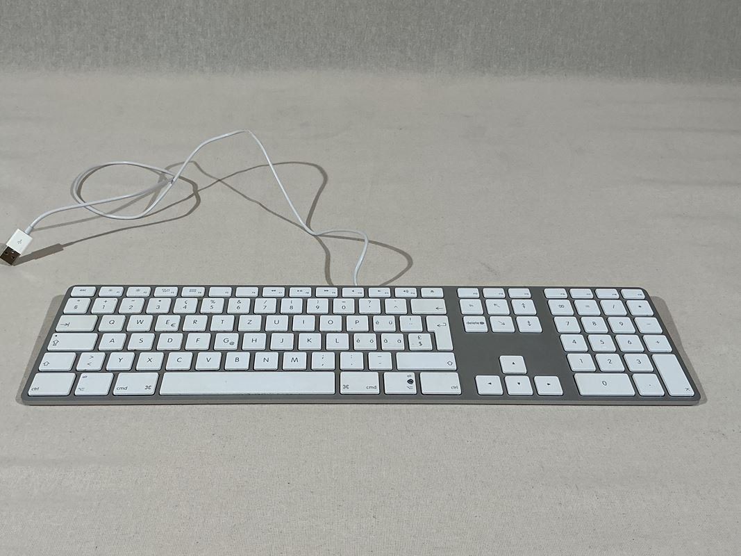 Apple Tastaturen: TASTATUR APPLE – Gebraucht aus Richterswil von Restwert_Richterswil