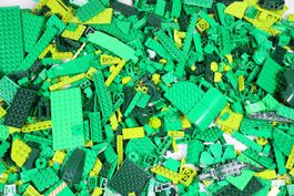 1.5 kg hell- bis dunkelgrüne Legoteile