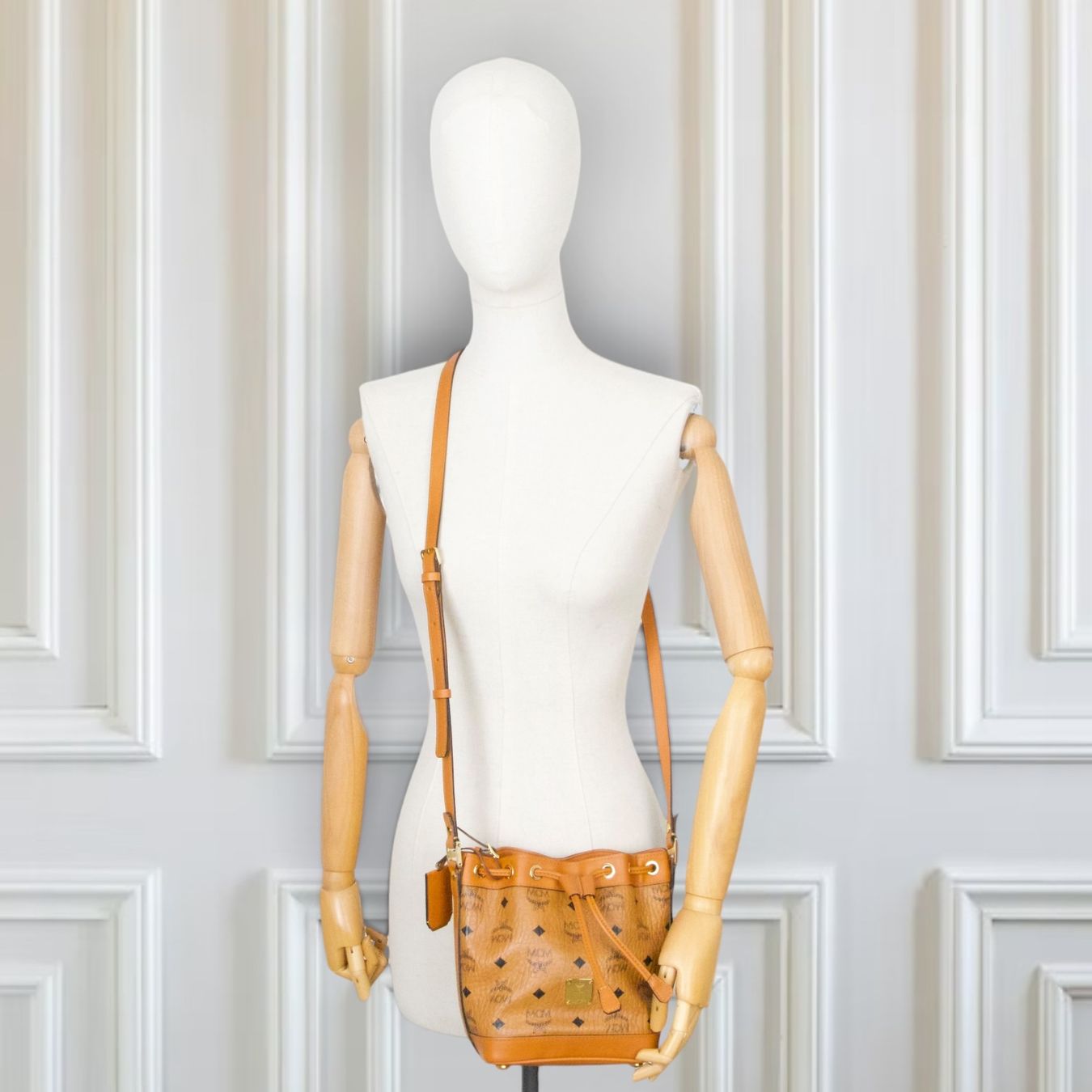 Mcm Borse da donna: MCM Heritage Beuteltasche Visetos cognac – Usato da Binningen venduto da Designerlabels 1