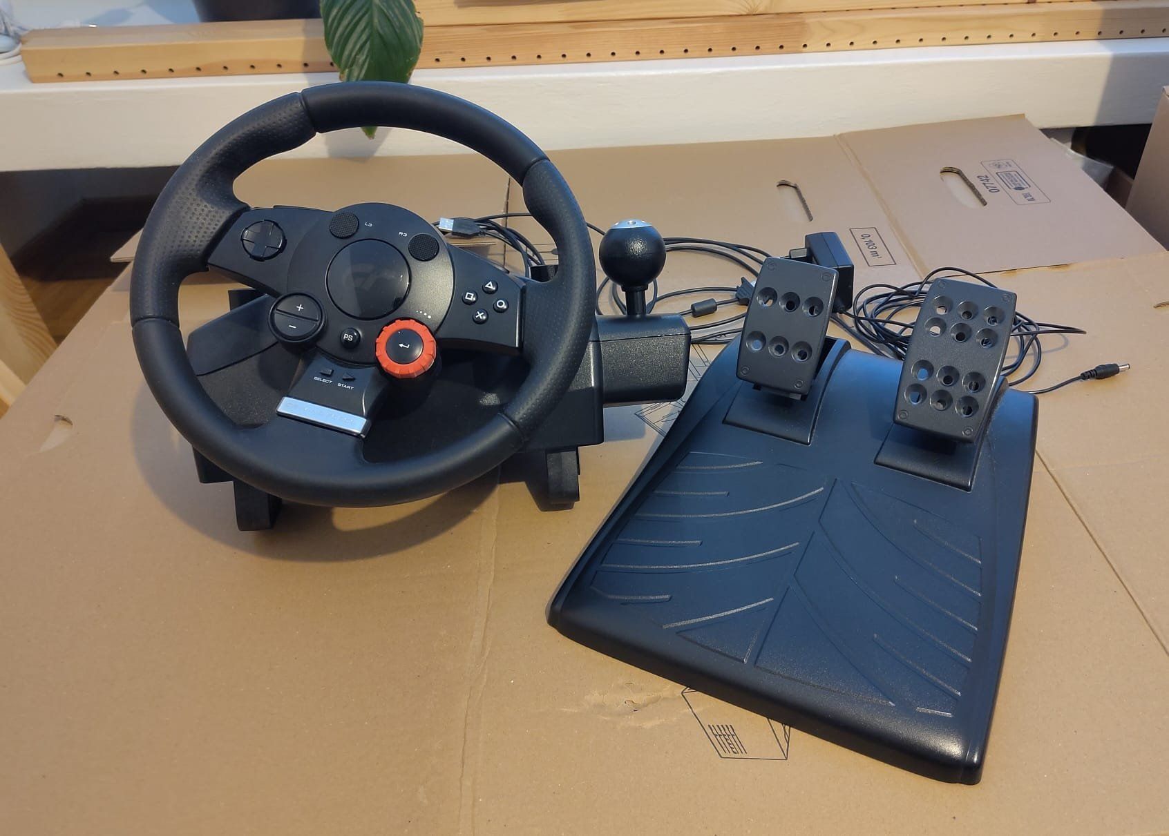 Logitech Controller: Logitech Driving Force GT Lenkrad mit Pedalen – Usato da Luzern venduto da Griphus1