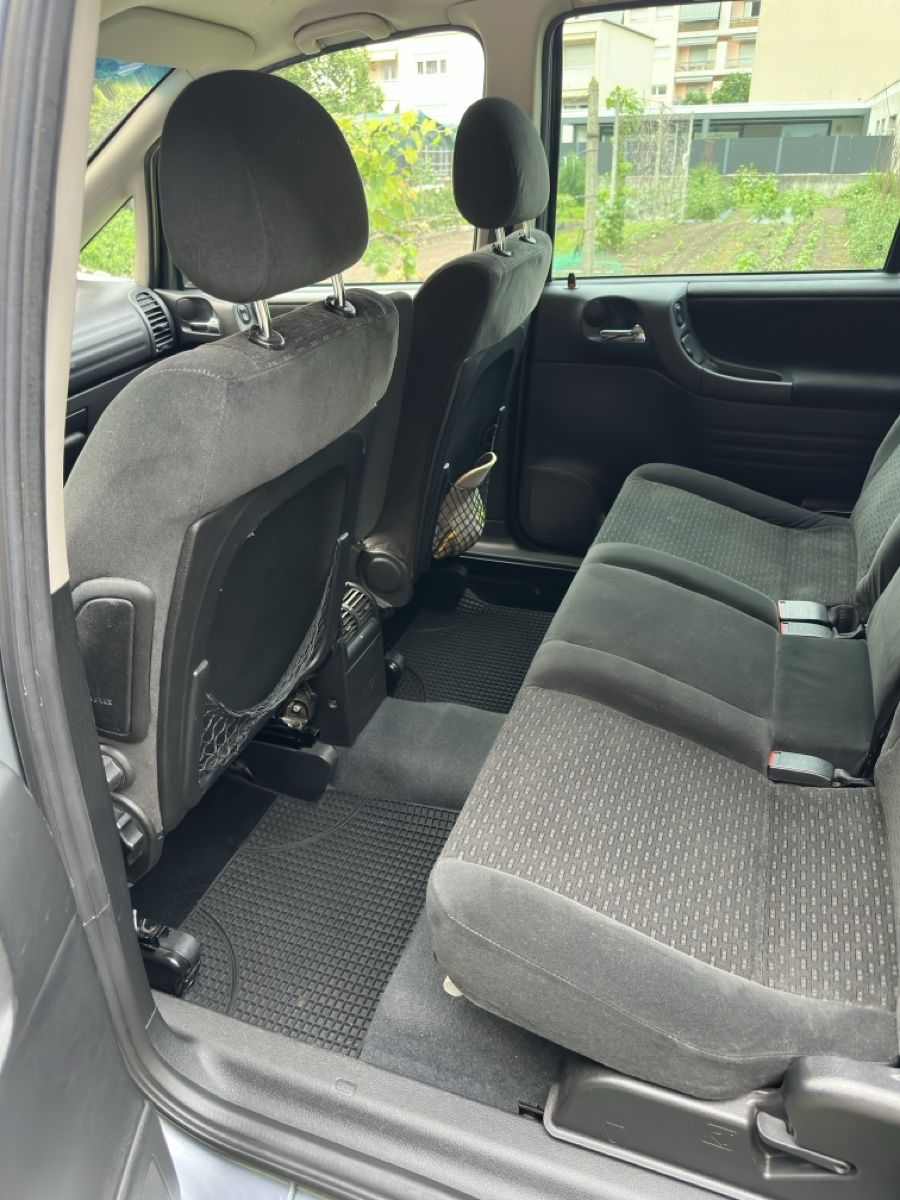 Opel Automobili: Opel Zafira 2.2 – Usato da Monte Carasso venduto da Aron1401 5