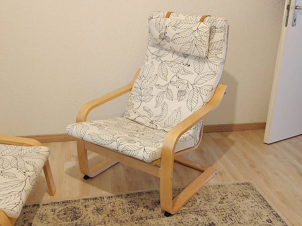 Ikea Poltrone: Ikea Poäng Schaukelstuhl mit Hocker – Usato da Thörishaus venduto da vintagger 1