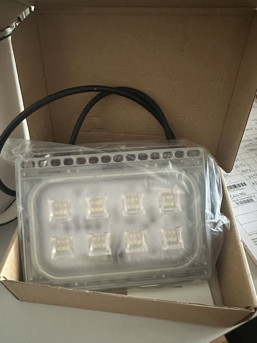 Lampen: 50w fluter Kaltweiss mit Stecker – Neu und originalverpackt aus Amriswil von JaJa-Express