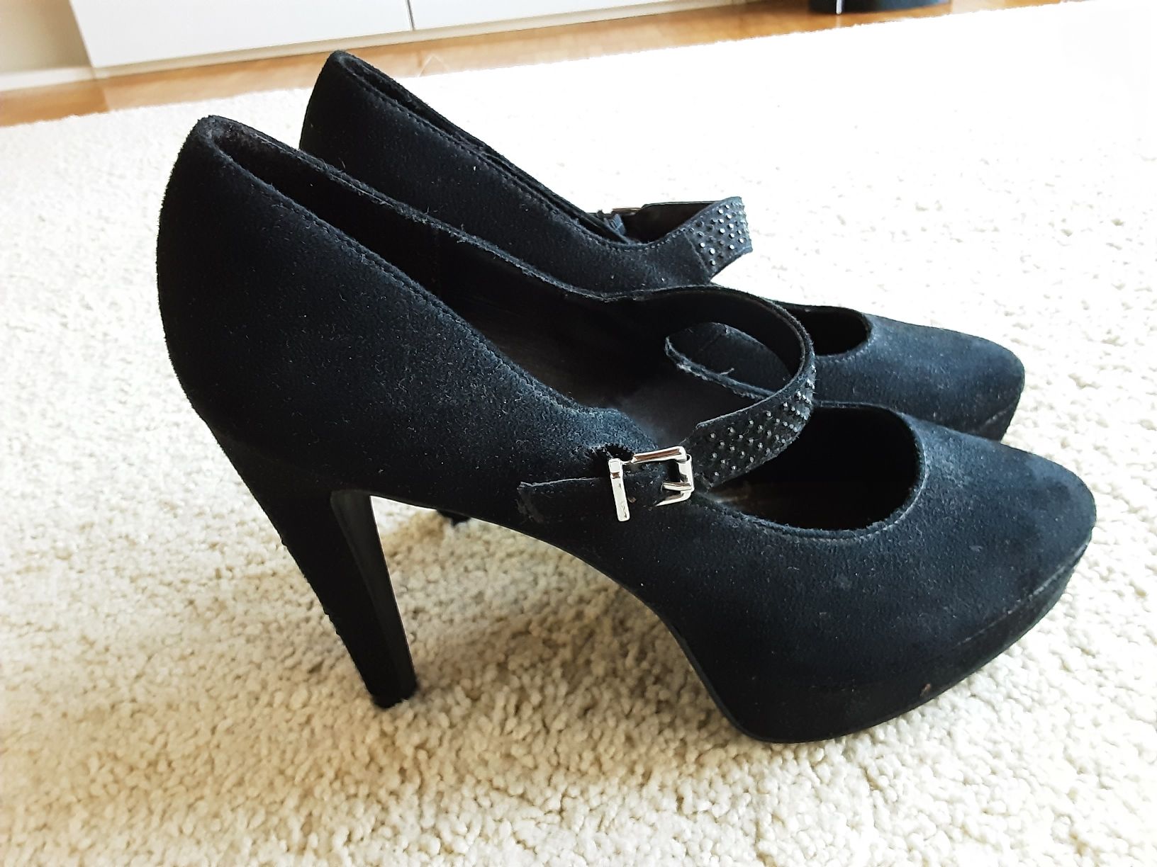 Scarpe da donna: Schwarze CATWALK High Heels Gr. 39 – Nuovo (secondo la descrizione) da Altdorf UR venduto da Brandli