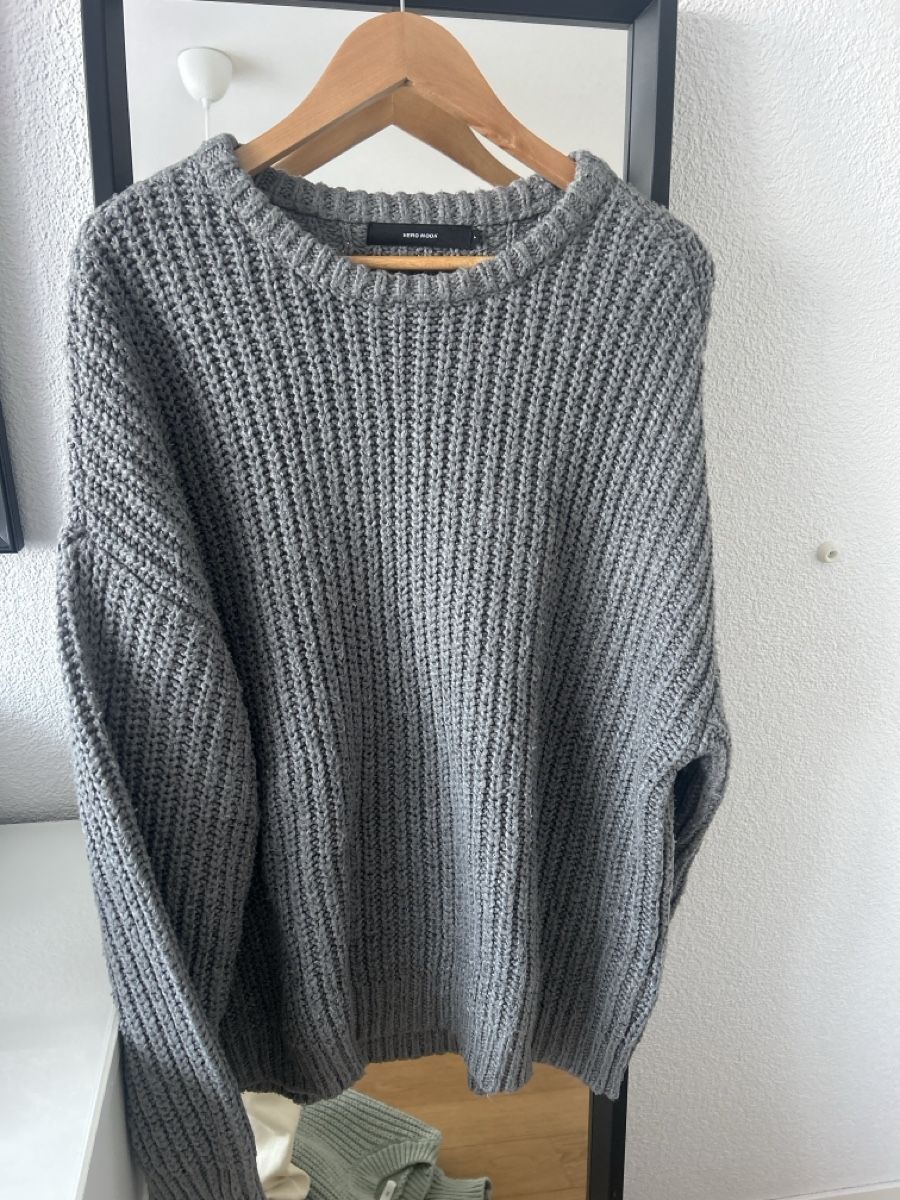 Lotti di vestiti: Kleiderpaket grobgestrickte Pullis – Usato da Fraubrunnen venduto da alne777 2
