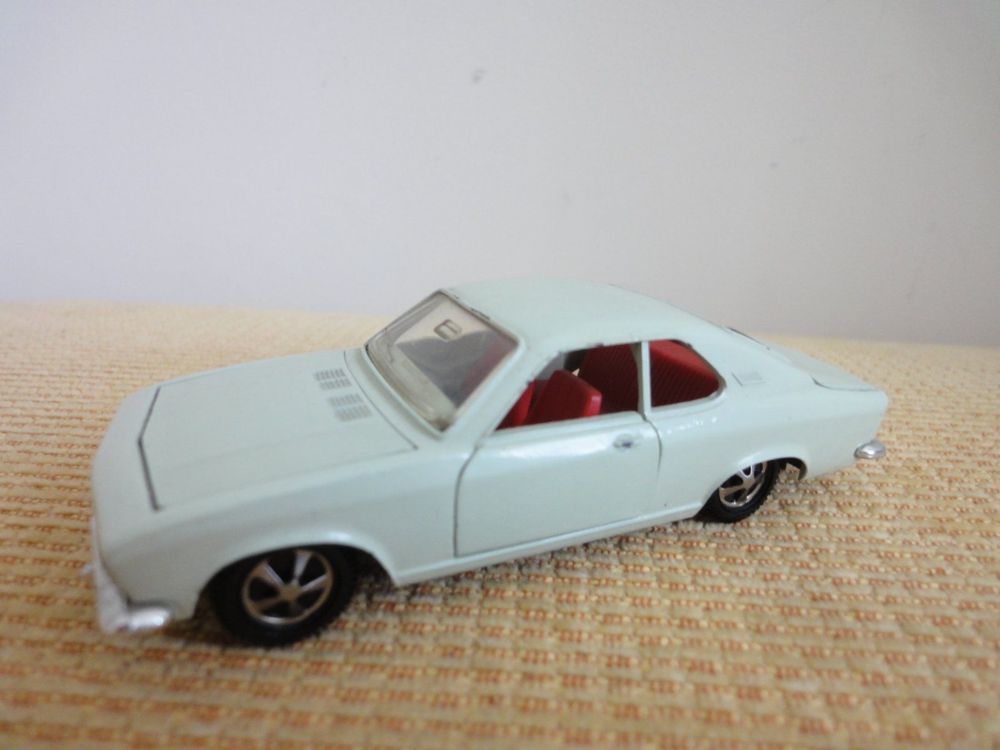 Miniature Märklin 1835 – Opel Manta Verte, échelle 1/43, Jamais Jouée En Boîte