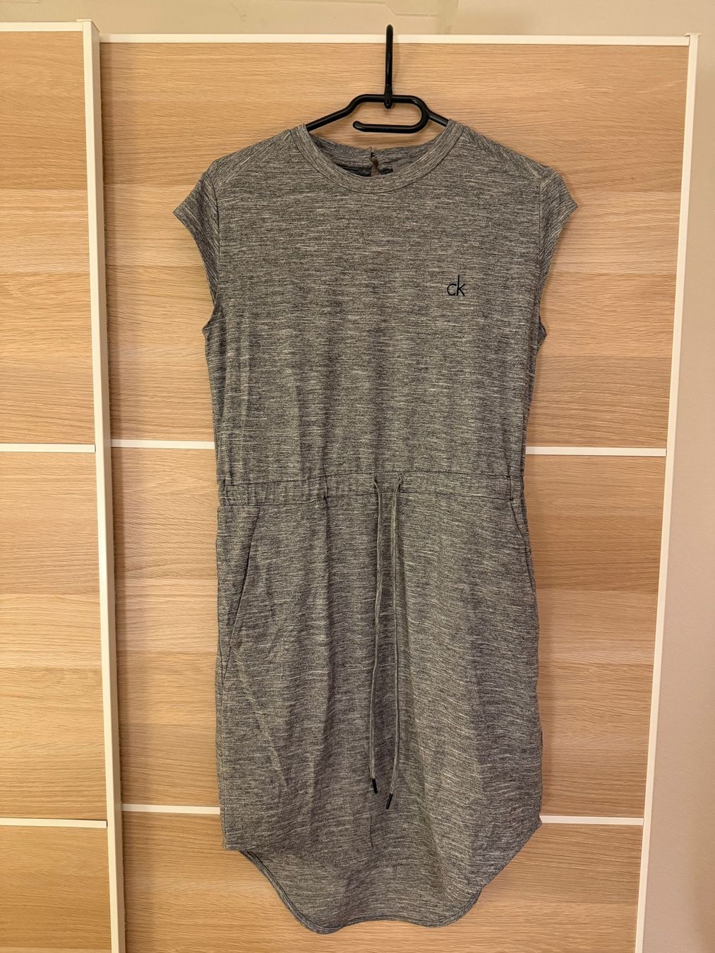 Calvin Klein Robes: Robe Calvin Klein, taille S – D'occasion à Bern par gil_rkx8