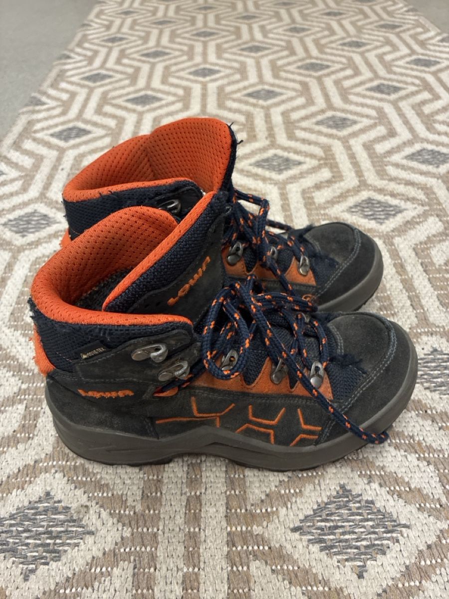 Lowa Scarpe per ragazzi: Wanderschuhe Lowa Kinder Grösse 34 Gore-Tex gebraucht – Usato da Willisau venduto da Miuretta 1