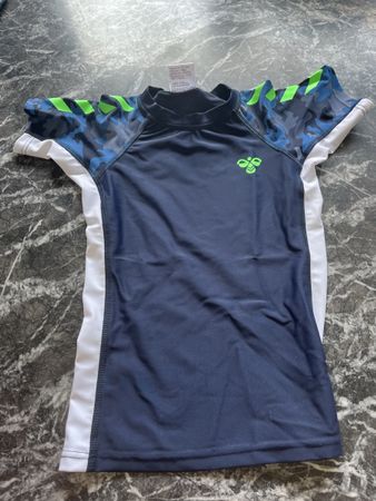 Hummel Badeshirt Gr. 110 marine mit Camouflage Muster neu ss