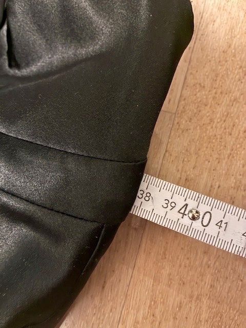 Vestiti: Schwarzes Abendkleid mit Federn, Gr. 36 - Festlich! – Nuovo (secondo la descrizione) da Oberwil BL venduto da chr_ygn5 7