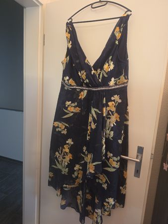 Sommerliches Blumenkleid, Gr. 48