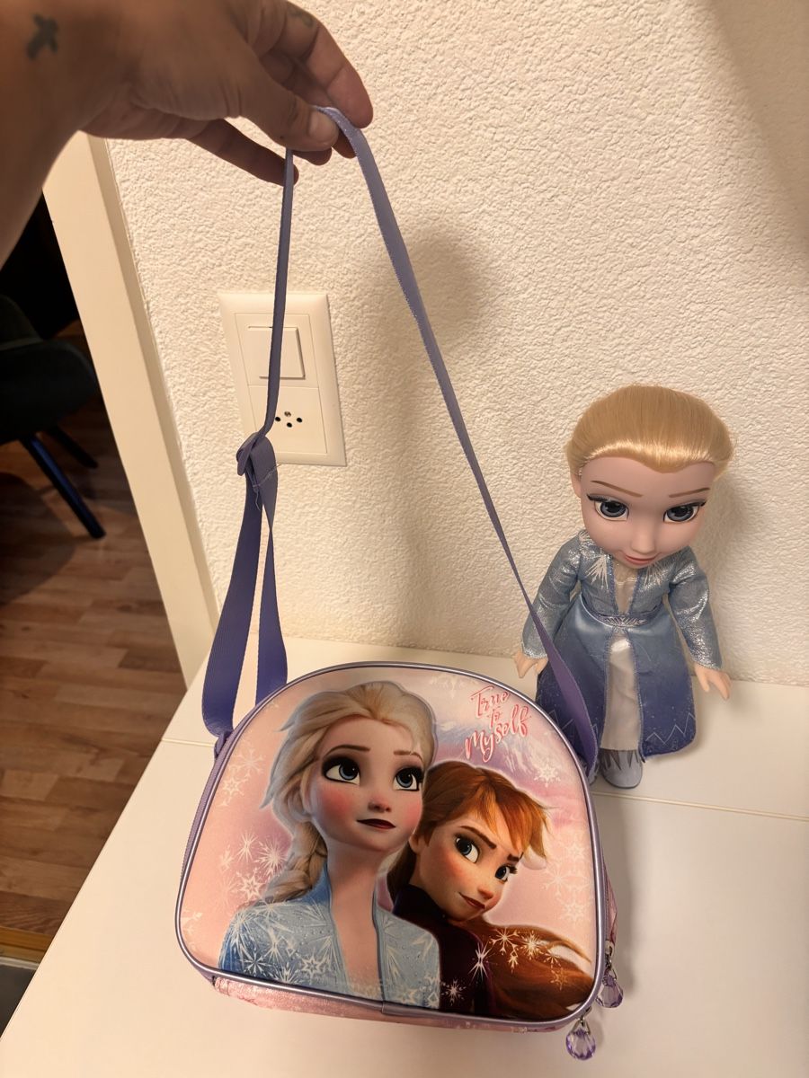 Disney Giocattoli: Frozen Elsa Puppe & Lunchbox - Das perfekte Geschenk! – Nuovo (secondo la descrizione) da Steffisburg venduto da TelmaG 1