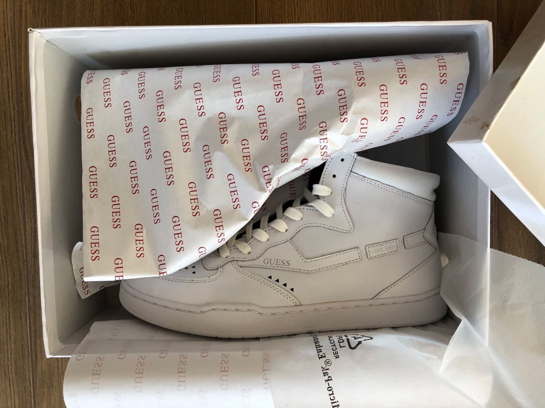 Scarpe da uomo: GUESS Designer Sneaker Schuhe Gr. 43 – Nuovo e nell'imballaggio originale da Mülenen venduto da CreativeSolutions 2