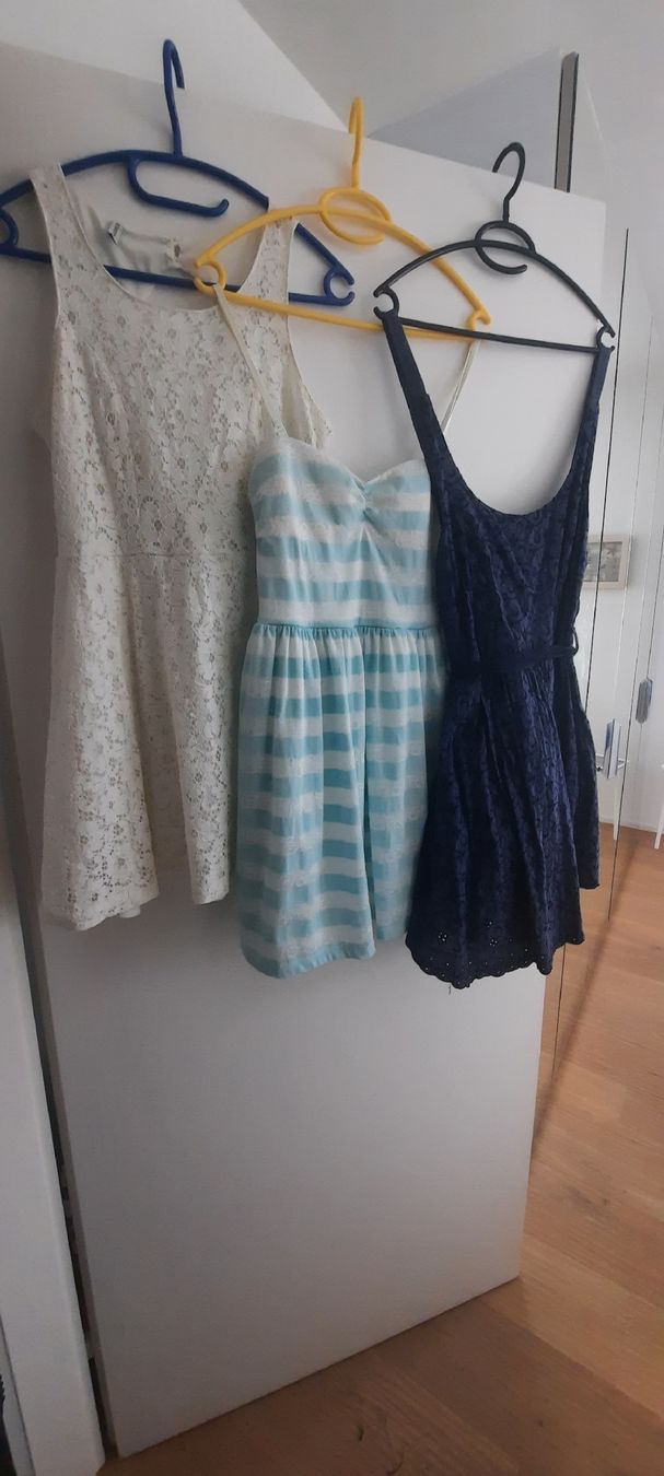 Vestiti & Gonne: 3 süsse Sommerkleider Grösse M – Usato da Aesch BL venduto da ChezToKa