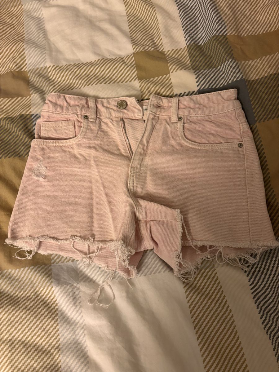 Pantaloni: Shorts rose pour enfant – Usato da Denges venduto da val_j8w7