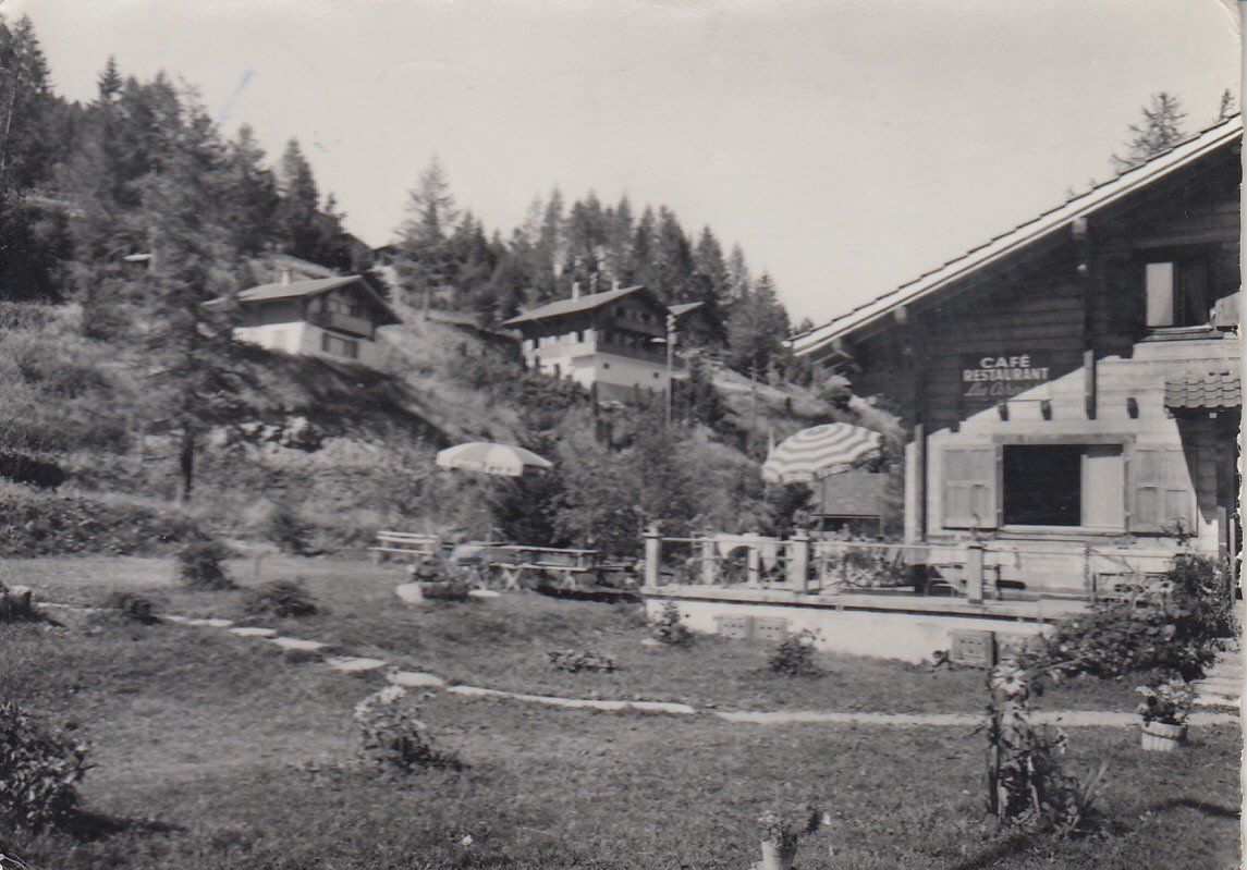 Cartoline postali: Les Cerniers - Les Giettes  /  Café-Rest. Les CERNIERS – Usato da Brig venduto da Valcards54