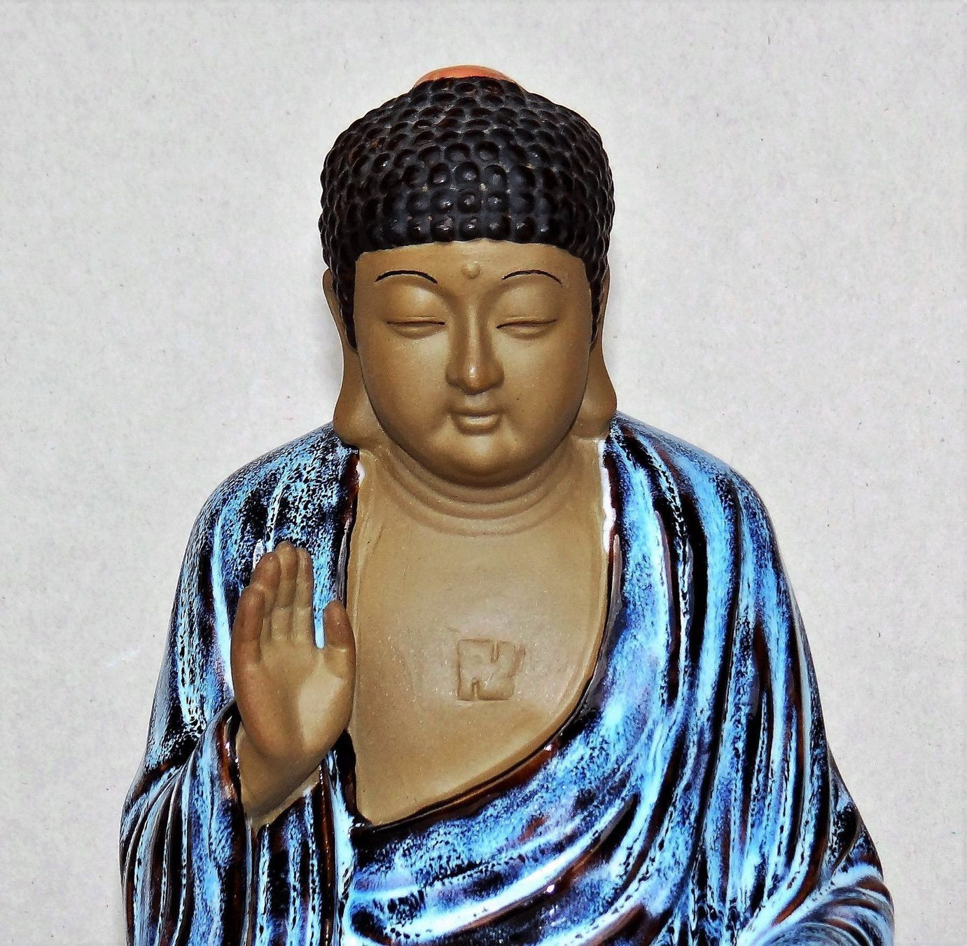 Skulpturen & Statuen: Buddha aus gebranntem Ton, Emailbemalung – Gebraucht aus Alpnach Dorf von MZ001 4