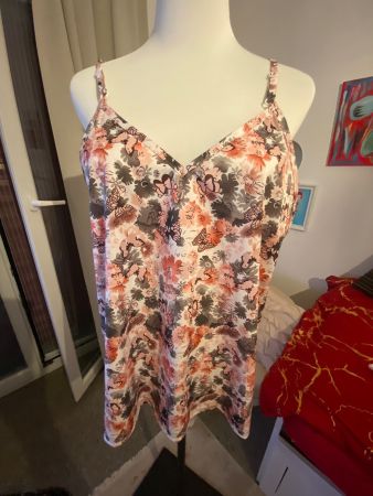 Sommertop mit Blumenmuster Grösse L/XL