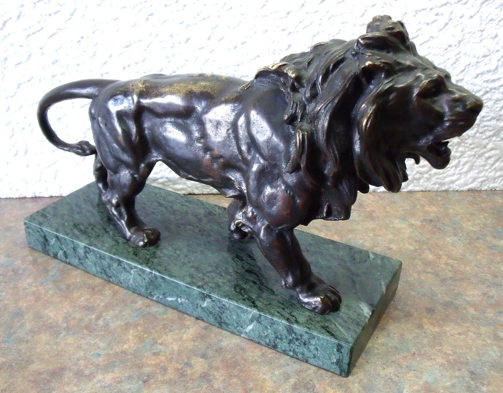Statuette: BRONZE LÖWE GEPUNZT "MARTIN" – Usato da Neuenegg venduto da Holzli2 1