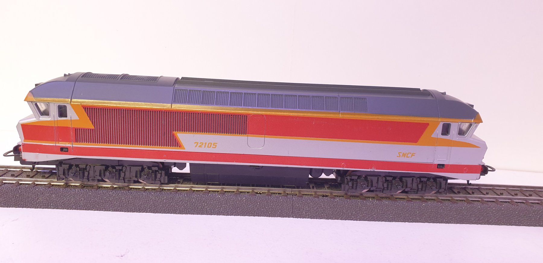 Lima Modellini di ferrovie: Lima SNCF 72105 Lokomotive H0/DC – Usato da Neuenhof venduto da ludovicco 1