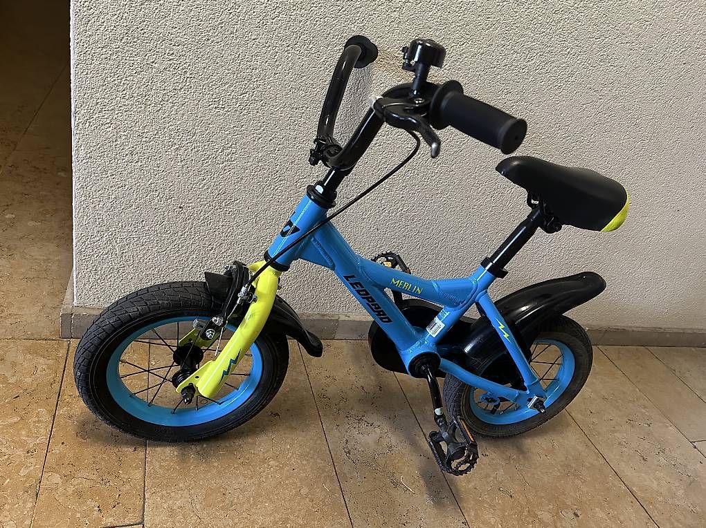 Velos: Kindervelo 12" mit Rücktrittsbremse mit Gratis Helm – Gebraucht aus Birsfelden von Nikkai