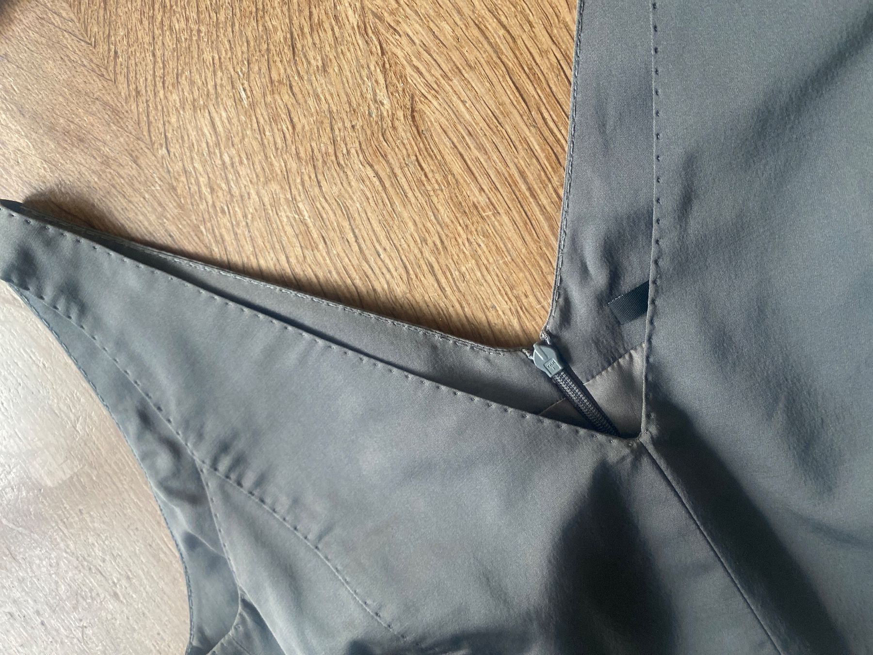 Windsor Vestiti: •Windsor• KLEID GR.34/XS Seide edel / helles Anthrazit/Mocca – Nuovo (secondo la descrizione) da Frauenfeld venduto da Boldi46 4