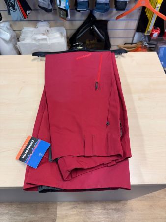 Patagonia Primo Pants in Gr. M, mit Membrane NEU