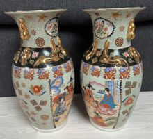Paire d’anciens vases japonais en céramique