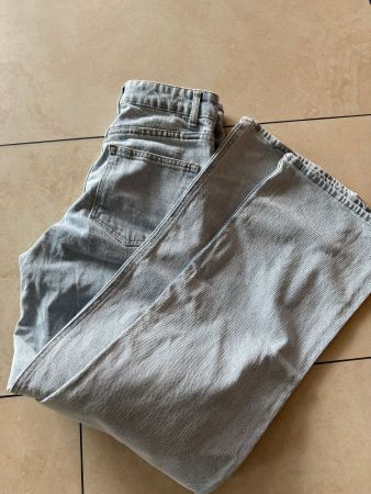 Hellblaue Jeans mit Schlag Grösse 36