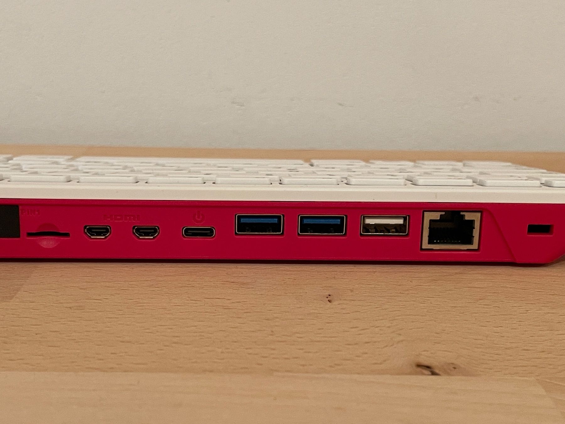 Raspberry Pi PCs: Raspberry Pi 400 Set mit Originalzubehör – Gebraucht aus Pfungen von gilbertfr 5