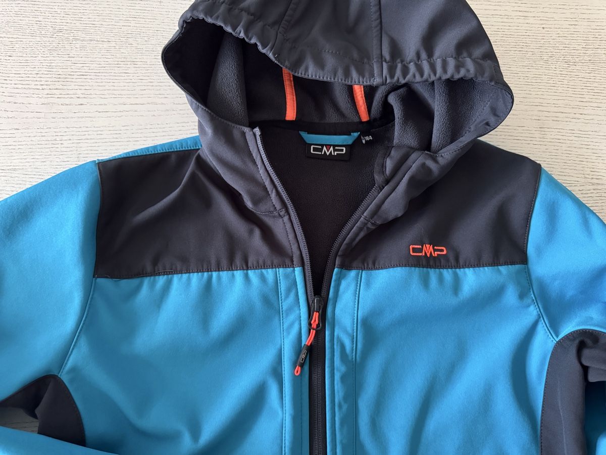 CMP Giacche & Cappotti: CMP Softshelljacke mit Kapuze blau schwarz Gr. 164 – Usato da Zürich venduto da Sunflower.15 2