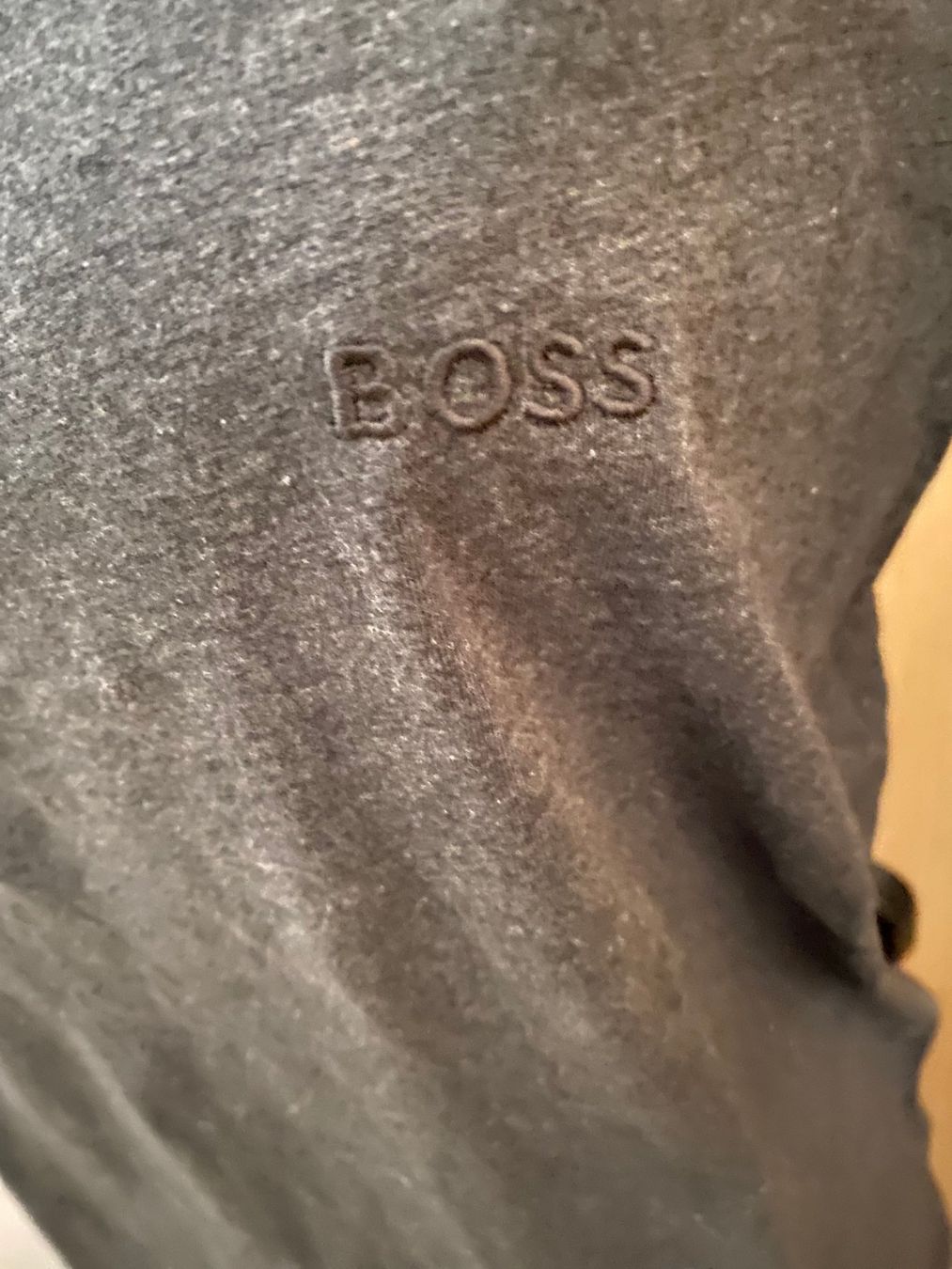 Hugo Boss T-shirt: Boss T-Shirt Grösse L. grau – Usato da Allenwinden venduto da Obalu 2